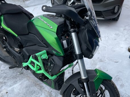 2021 Bajaj Dominar 400, зелёный, 385000 рублей, вид 2