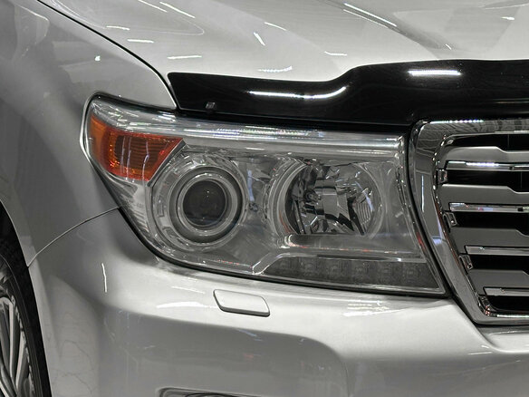 2014 Toyota Land Cruiser 200 Series Рестайлинг 1, серебристый, 3930000 рублей - вид 3