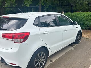 2016 Kia Rio III Рестайлинг, белый, 1300000 рублей, вид 4