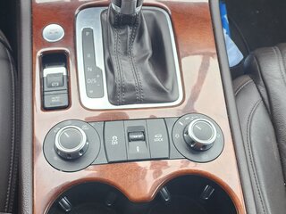 2013 Volkswagen Touareg II, коричневый, 2390000 рублей, вид 5