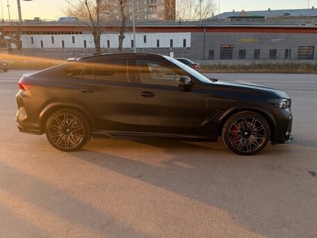 2021 BMW X6 M Competition III (F96), чёрный, 11200000 рублей, вид 3