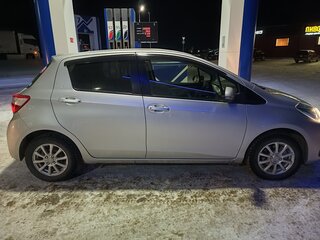 2017 Toyota Vitz III (XP130) Рестайлинг 2, серый, 900000 рублей, вид 4