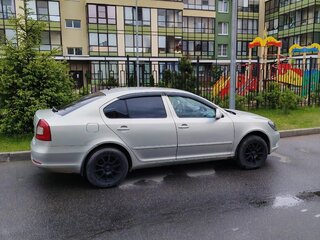2013 Skoda Octavia DSG7 II (A5) Рестайлинг, серебристый, 900000 рублей, вид 4