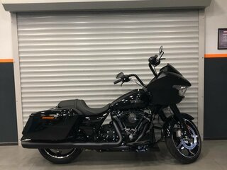 2025 Harley-Davidson Road Glide, чёрный, 3850000 рублей, вид 2