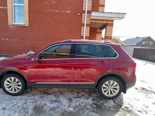 2017 Volkswagen Tiguan II, пурпурный, 2300000 рублей, вид 4