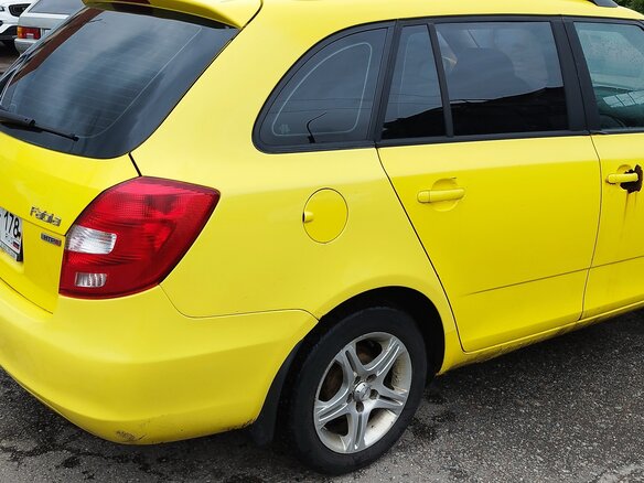 2011 Skoda Fabia II Рестайлинг, жёлтый, 250000 рублей - вид 5