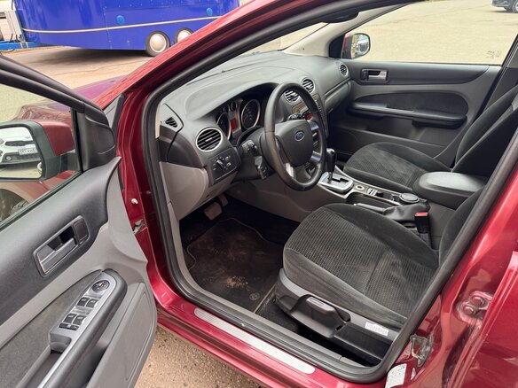 2009 Ford Focus II Рестайлинг, пурпурный, 440000 рублей - вид 8