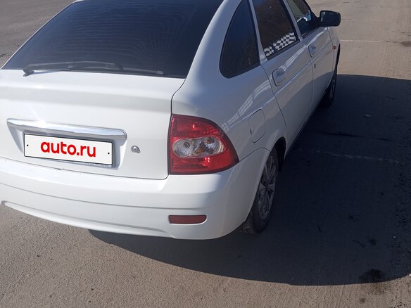 2011 Lada (ВАЗ) Priora I, белый, 400000 рублей - вид 9