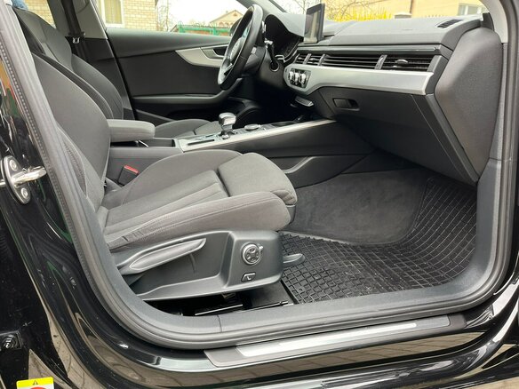 2018 Audi A4 V (B9), чёрный, 1900000 рублей - вид 16