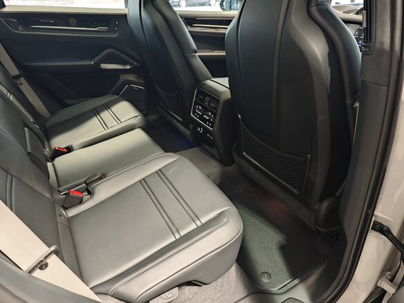 2026 Porsche Cayenne Coupé III Рестайлинг, серый, 21990000 рублей - вид 36