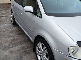 2004 Volkswagen Touran I, белый, 650000 рублей, вид 2
