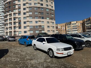 1992 Toyota Crown IX (S140), белый, 800000 рублей, вид 1