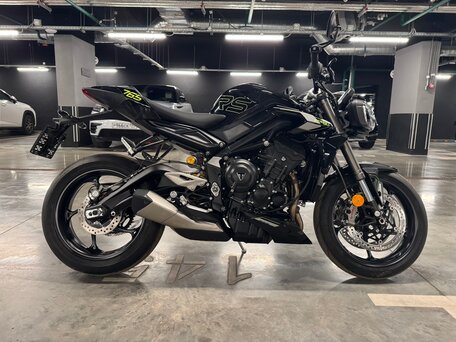 2024 Triumph Street Triple, чёрный, 1400000 рублей, вид 1