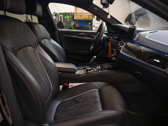 2019 BMW 5 серии M550i xDrive VII (G30/G31/G38), чёрный, 5990000 рублей - вид 12