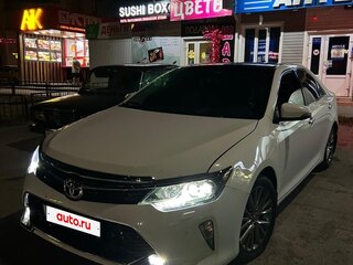 2015 Toyota Camry VII (XV50) Рестайлинг, белый, 2250000 рублей, вид 3