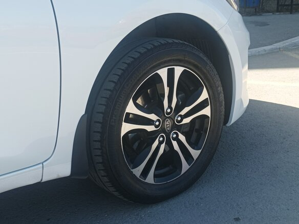 2017 Kia Ceed II Рестайлинг, белый, 1550000 рублей - вид 9