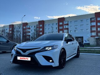 2018 Toyota Camry VIII (XV70), белый, 3200000 рублей, вид 2