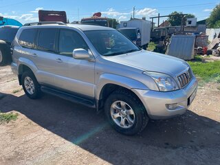2005 Toyota Land Cruiser Prado 5-speed 120 Series, серебристый, 2000000 рублей, вид 2