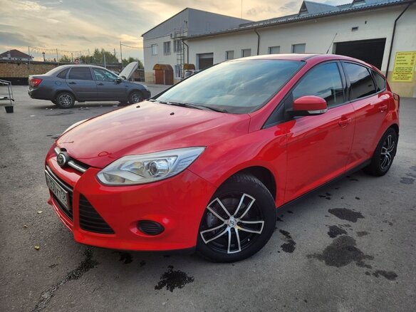 2011 Ford Focus III, красный, 900000 рублей