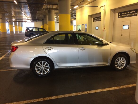 2013 Toyota Camry VII (XV50), серебристый - вид 2