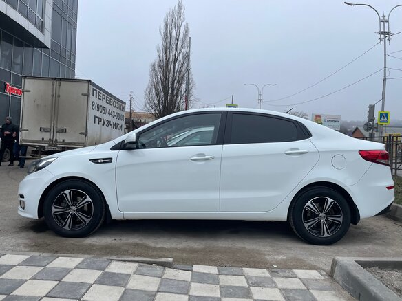 2015 Kia Rio III Рестайлинг, белый, 1170000 рублей - вид 8