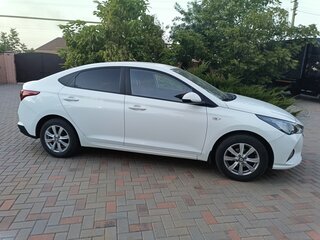 2020 Hyundai Solaris II Рестайлинг, белый, 1555000 рублей, вид 2