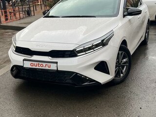 2023 Kia Cerato IV Рестайлинг, белый, 3100000 рублей, вид 3