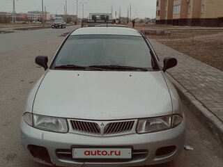 1998 Mitsubishi Carisma I, серебристый, 900000 рублей, вид 1