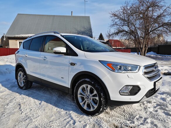 2016 Ford Kuga II Рестайлинг, белый, 2045000 рублей - вид 3