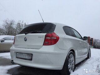 2010 BMW 1 серии 120i I (E81/E82/E87/E88) Рестайлинг, белый, 580000 рублей, вид 3
