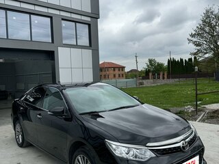 2015 Toyota Camry VII (XV50) Рестайлинг, чёрный, 2550000 рублей, вид 1