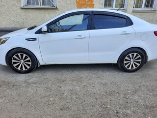 2014 Kia Rio 6-speed III, белый, 950000 рублей, вид 4