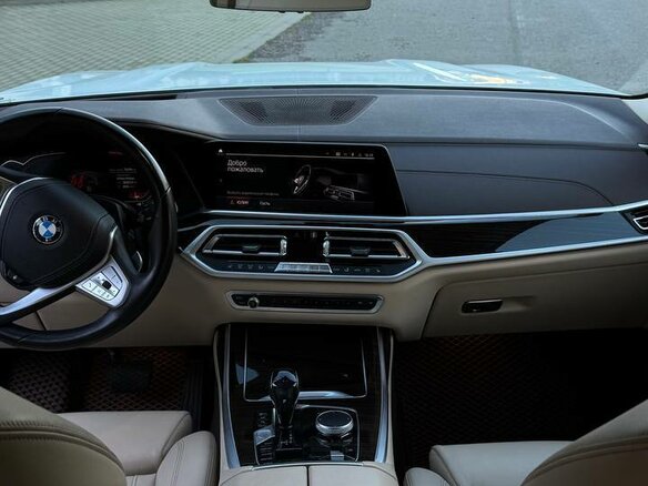 2019 BMW X7 50i I (G07), белый, 6300000 рублей - вид 9