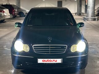 2005 Mercedes-Benz C-Класс 230 II (W203) Рестайлинг, чёрный, 270000 рублей, вид 3