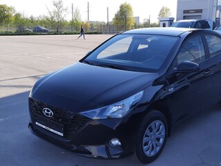 2022 Hyundai Solaris II Рестайлинг, чёрный, 2100000 рублей, вид 1