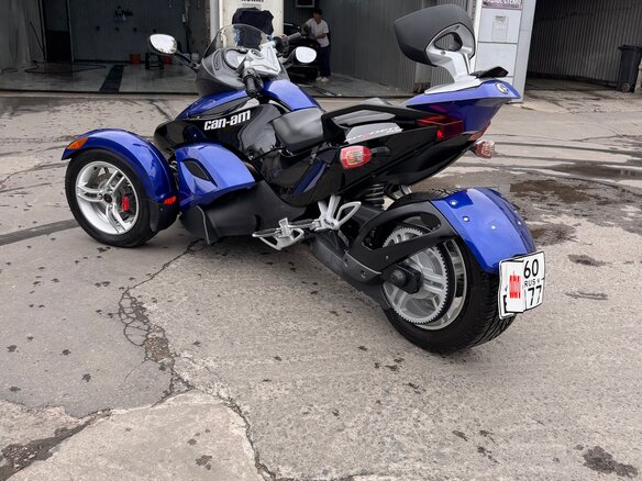 2010 BRP Can-Am Spyder, синий, 700000 рублей