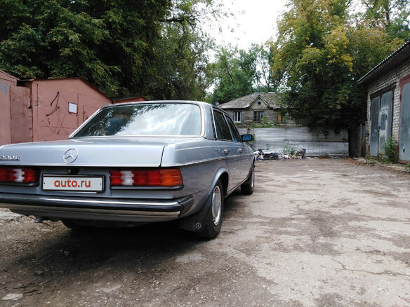 1982 Mercedes-Benz W123 230, серебристый - вид 22