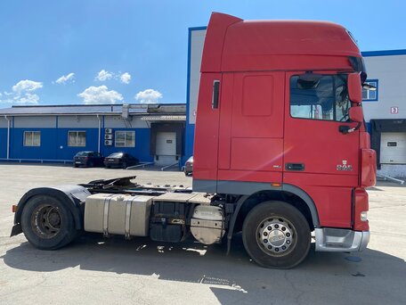 2009 DAF XF 105, пурпурный, 3000000 рублей, вид 4