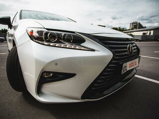 2016 Lexus ES 250 VI Рестайлинг, белый, 3100000 рублей, вид 2
