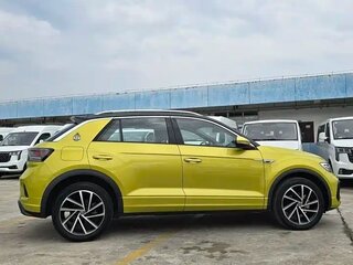 2022 Volkswagen T-Roc I Рестайлинг, золотистый, 1620000 рублей, вид 4