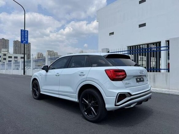 2022 Audi Q2 35 TFSI I Рестайлинг, белый - вид 3
