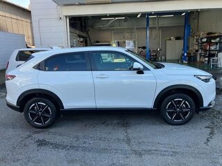 2022 Honda Vezel II, белый, 2070000 рублей, вид 4
