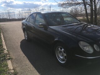 2002 Mercedes-Benz E-Класс 220 III (W211, S211), чёрный, 650000 рублей, вид 2