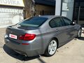 2010 BMW 5 серии 550i xDrive VI (F10/F11/F07), серый, 1850000 рублей - вид 4