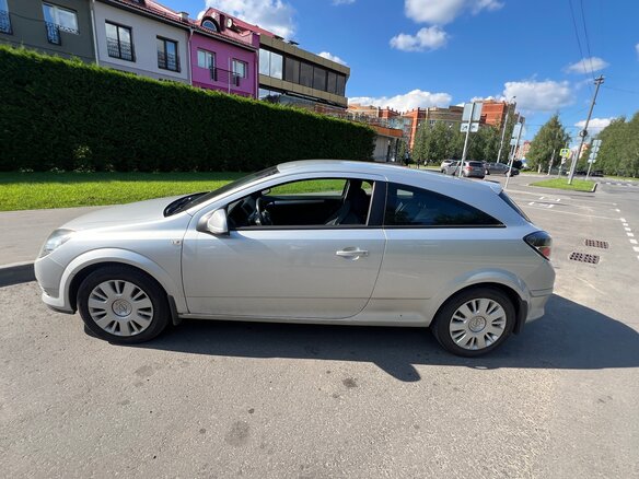 2010 Opel Astra GTC H Рестайлинг, серебристый, 472000 рублей - вид 2