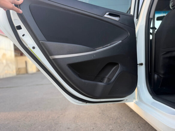 2014 Hyundai Solaris I Рестайлинг, белый, 920000 рублей - вид 12