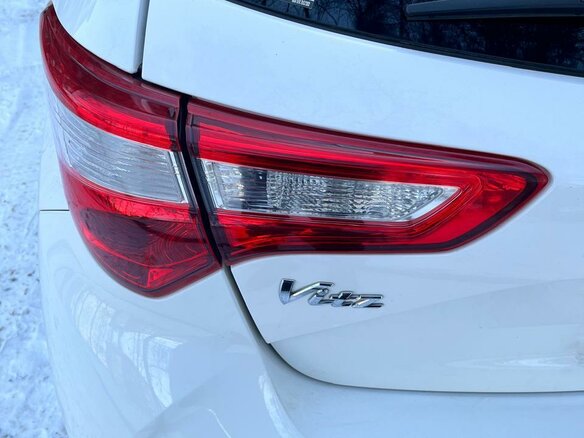 2018 Toyota Vitz III (XP130) Рестайлинг 2, белый, 1280000 рублей - вид 12