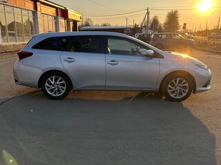 2017 Toyota Auris II Рестайлинг, серебристый, 1200000 рублей, вид 4