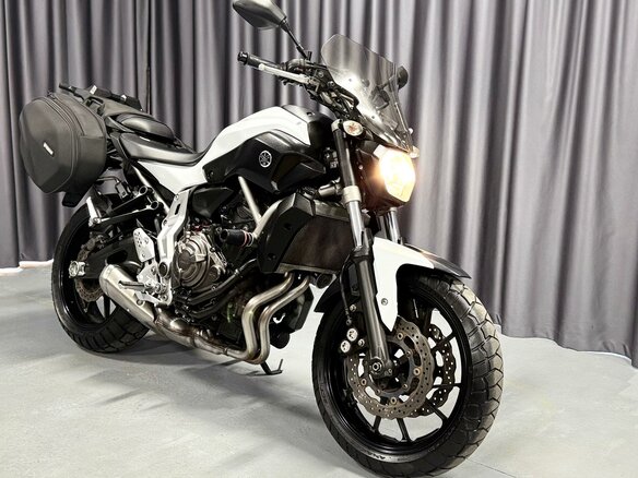 2016 Yamaha MT-07 (FZ-07), белый, 650000 рублей