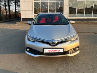 2017 Toyota Auris II Рестайлинг, серебристый, 1200000 рублей, вид 3